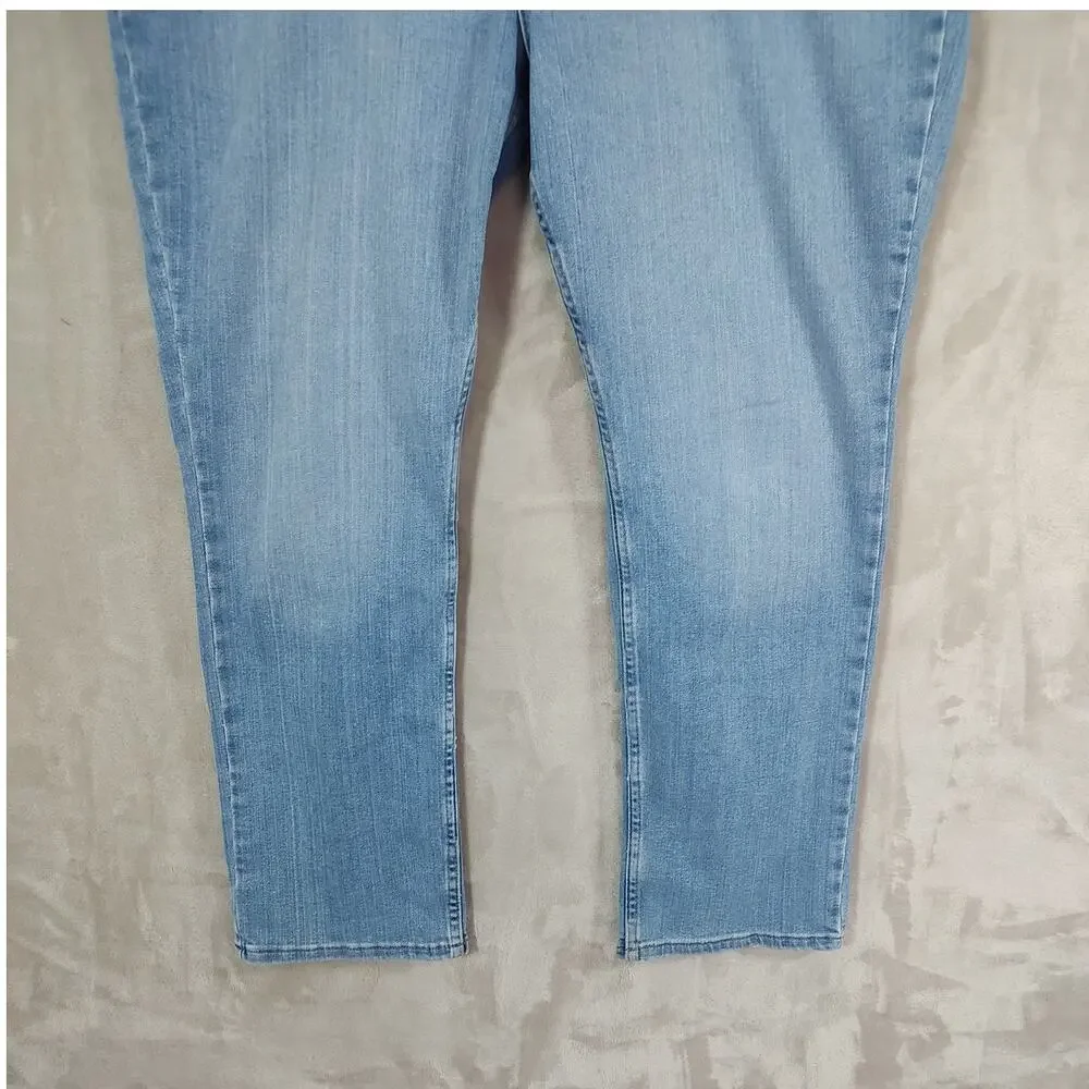 Lee Women's Mid-Rise Straight Leg Jeans Light Wash Size 18S Very Good Comdition